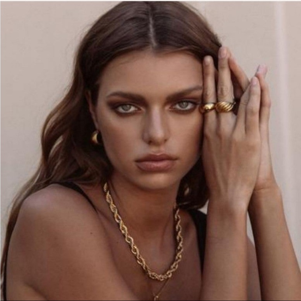 • GOLD BRAIDED CHAIN NECKLACE •